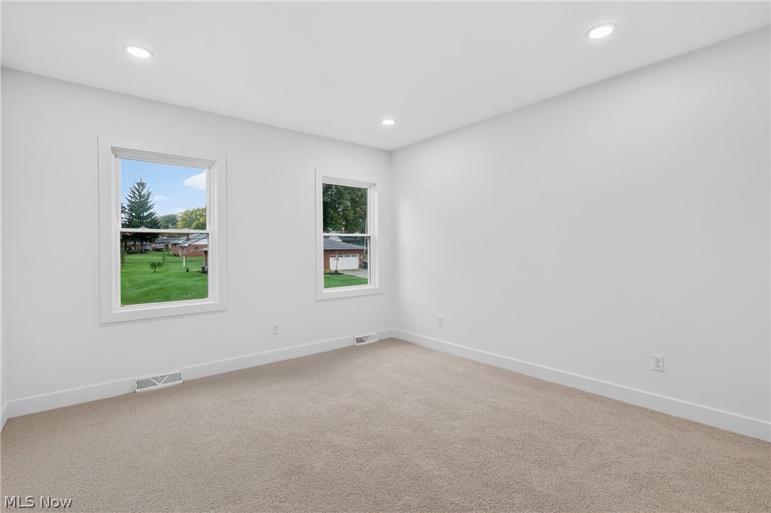 3935 Flory Avenue SE Warren OH 44484