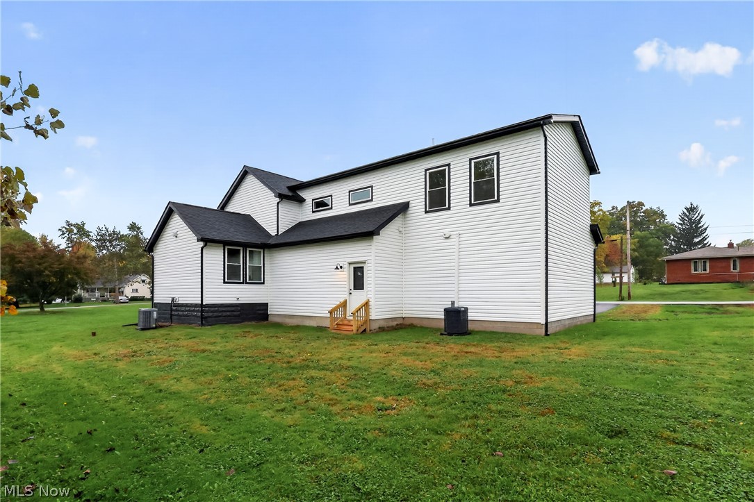 3935 Flory Avenue SE Warren OH 44484