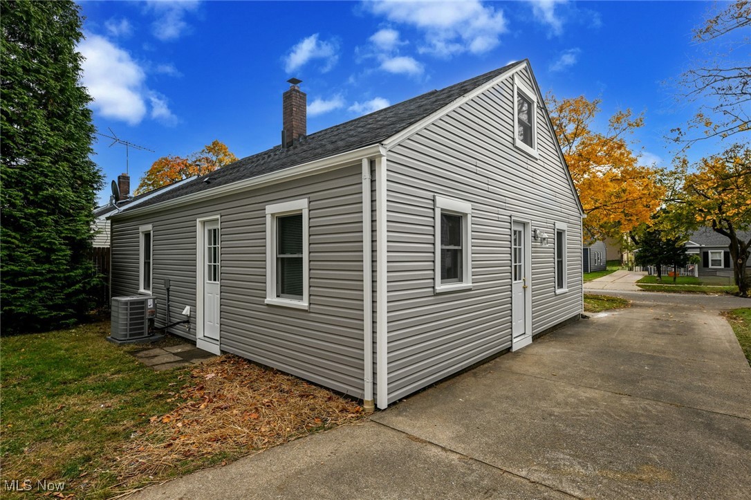 2527 Edgebrook Avenue Akron OH 44312