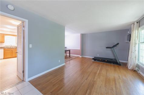 5018 Hartley Drive Lyndhurst OH 44124