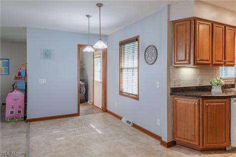 5018 Hartley Drive Lyndhurst OH 44124