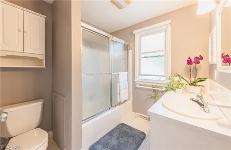 5018 Hartley Drive Lyndhurst OH 44124