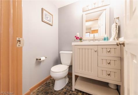 5018 Hartley Drive Lyndhurst OH 44124