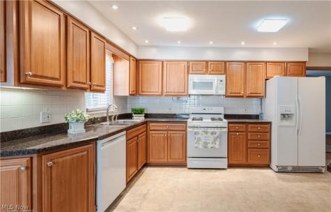 5018 Hartley Drive Lyndhurst OH 44124