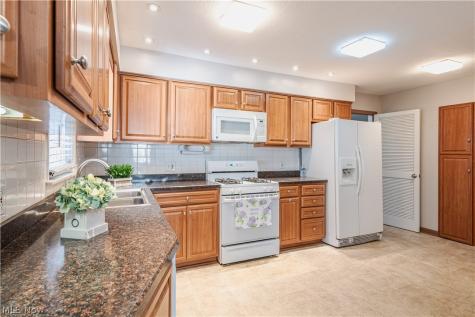 5018 Hartley Drive Lyndhurst OH 44124