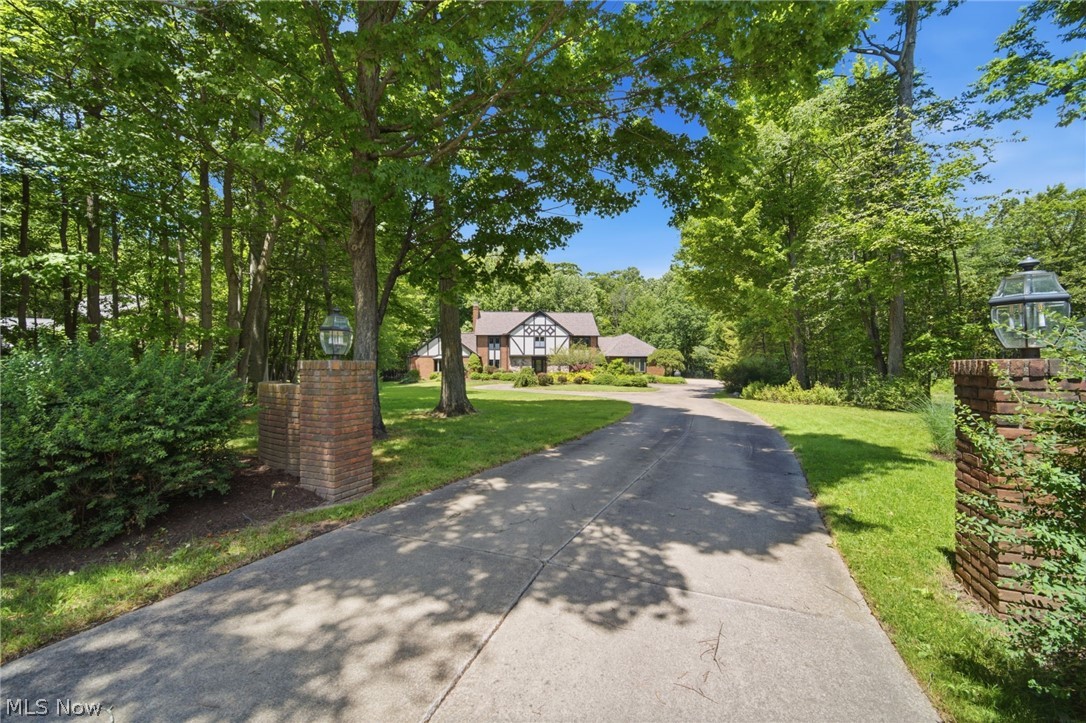 1720 Carriage Place Gates Mills OH 44040