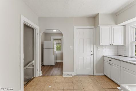 974 Lovers Lane Akron OH 44306