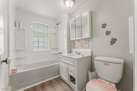 974 Lovers Lane Akron OH 44306