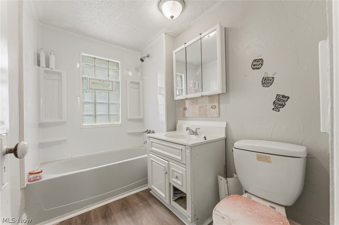 974 Lovers Lane Akron OH 44306