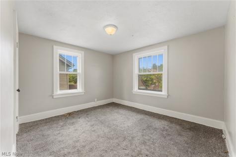 974 Lovers Lane Akron OH 44306