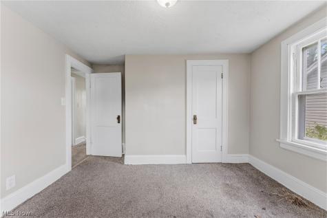 974 Lovers Lane Akron OH 44306
