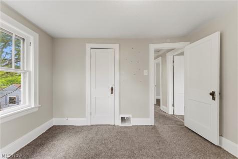 974 Lovers Lane Akron OH 44306