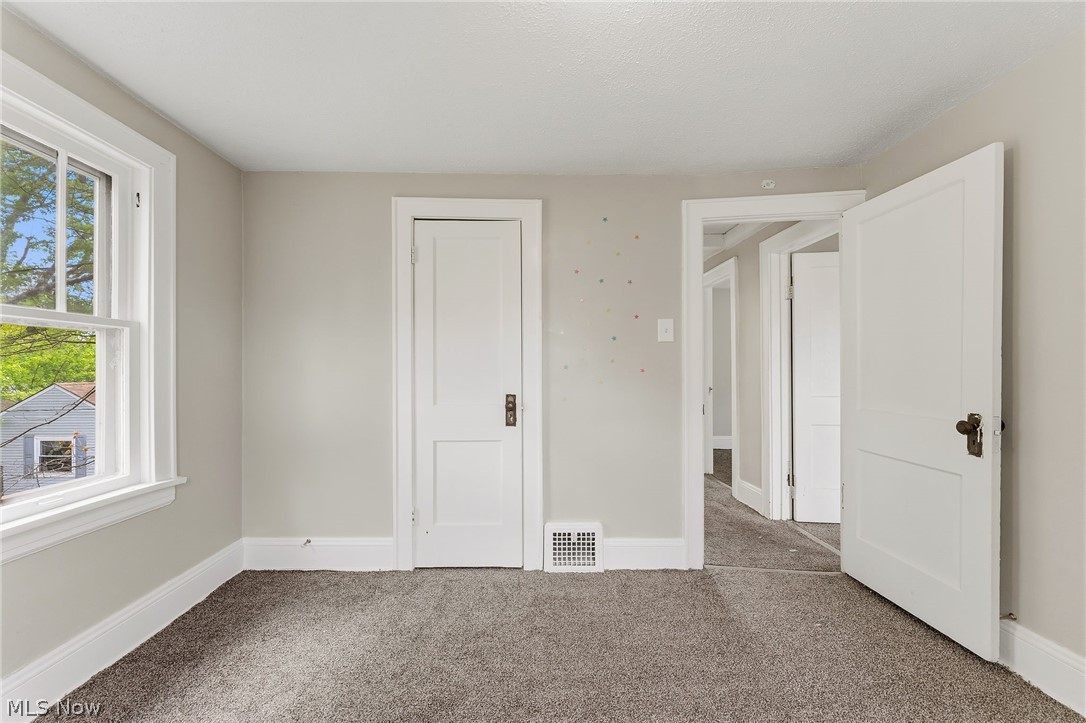 974 Lovers Lane Akron OH 44306