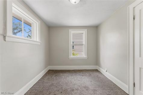 974 Lovers Lane Akron OH 44306