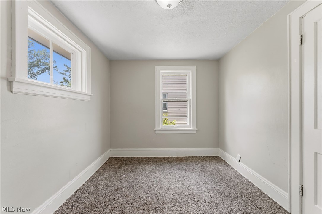 974 Lovers Lane Akron OH 44306