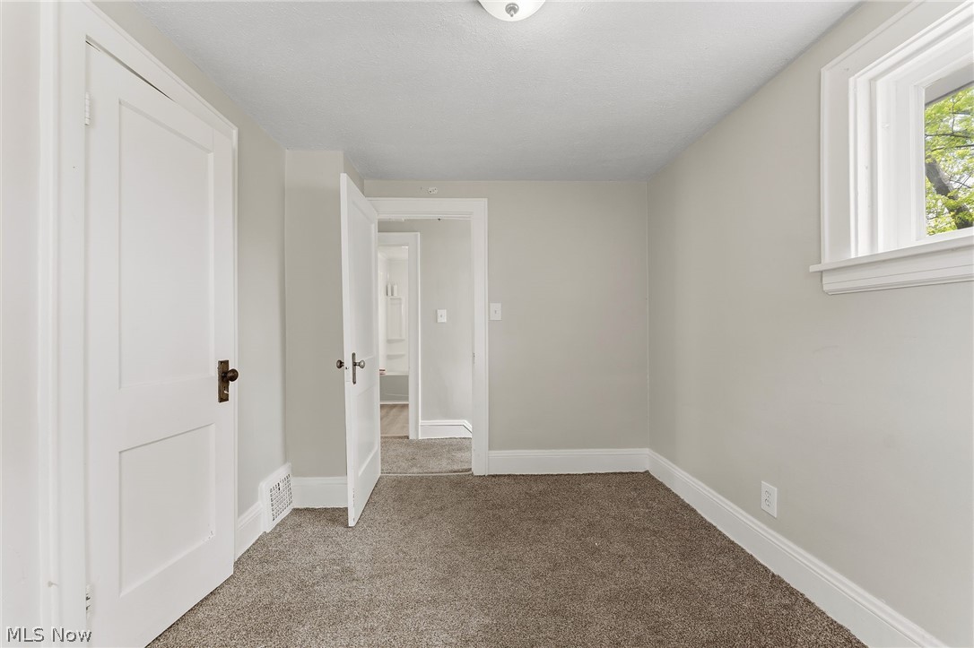974 Lovers Lane Akron OH 44306