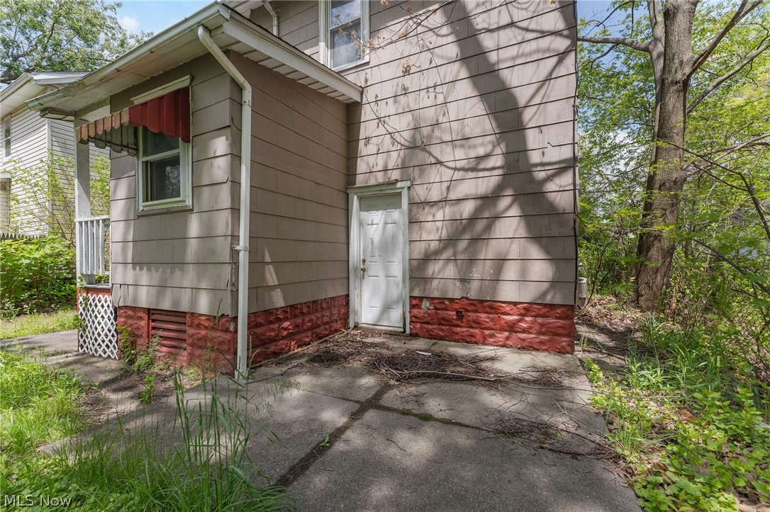 974 Lovers Lane Akron OH 44306