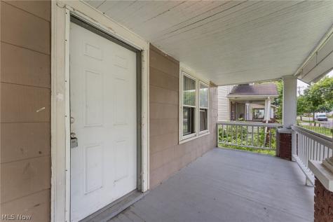 974 Lovers Lane Akron OH 44306