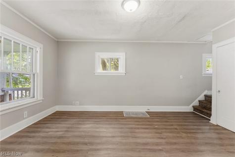 974 Lovers Lane Akron OH 44306
