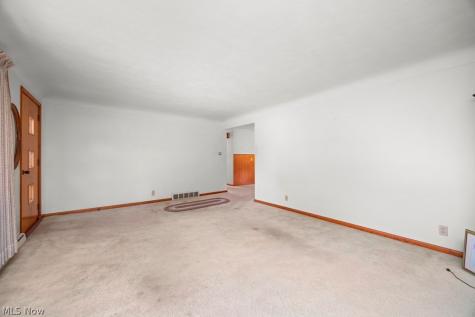 124 Yunker Court Elyria OH 44035