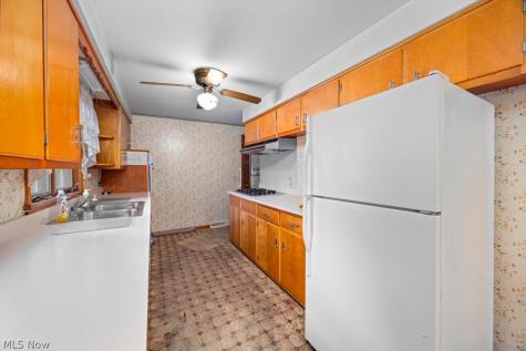 124 Yunker Court Elyria OH 44035