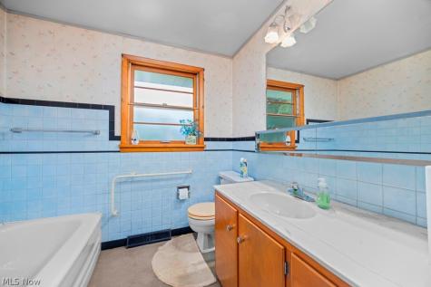 124 Yunker Court Elyria OH 44035