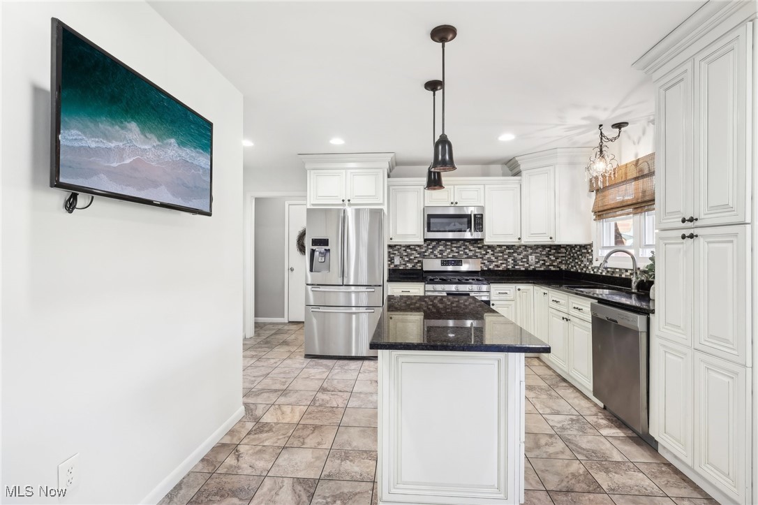 1927 Horseshoe Boulevard Westlake OH 44145