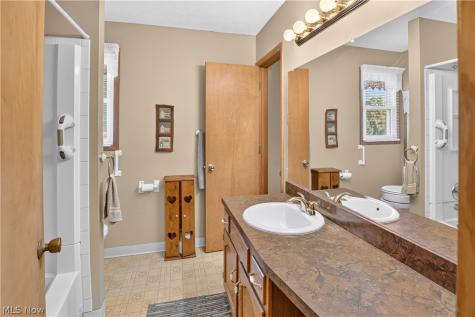 6005 Opal Street North Ridgeville OH 44039