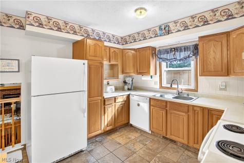 6005 Opal Street North Ridgeville OH 44039