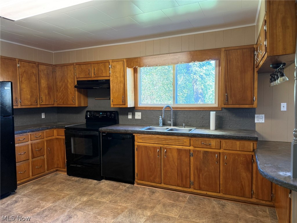 1111 Trenton Avenue Uhrichsville OH 44683