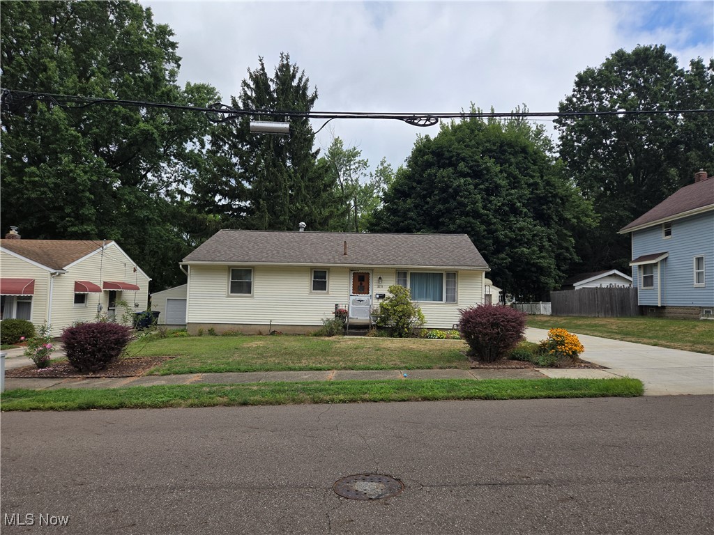 1835 Penthley Avenue Akron OH 44312