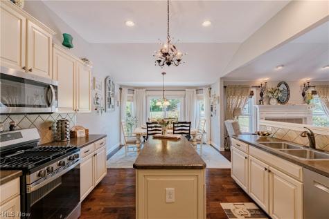 5423 Charleston Drive Valley City OH 44280