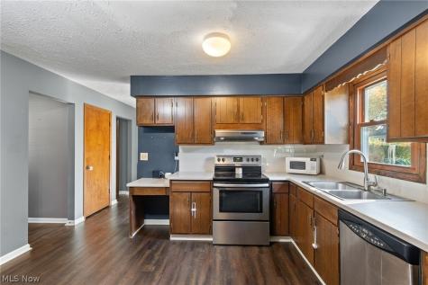 437 Farr Avenue Wadsworth OH 44281