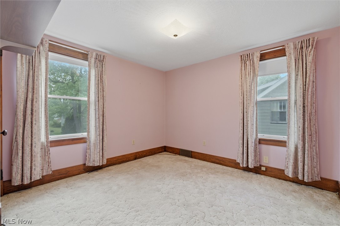 556 Belvedere Avenue SE Warren OH 44483