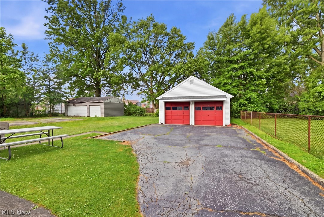 556 Belvedere Avenue SE Warren OH 44483