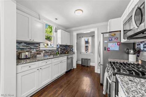 560 Elmwood Road Bay Village OH 44140