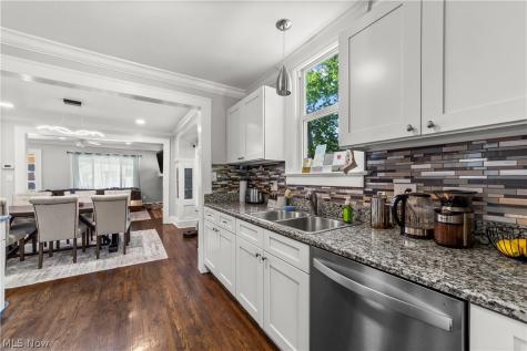 560 Elmwood Road Bay Village OH 44140