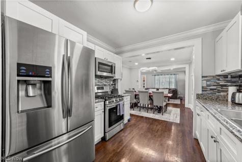 560 Elmwood Road Bay Village OH 44140