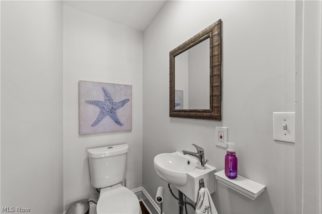 560 Elmwood Road Bay Village OH 44140
