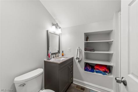 560 Elmwood Road Bay Village OH 44140