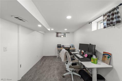 560 Elmwood Road Bay Village OH 44140