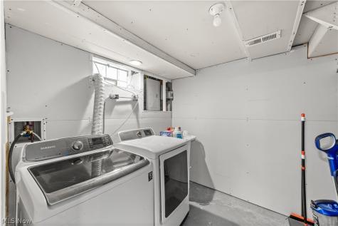 560 Elmwood Road Bay Village OH 44140