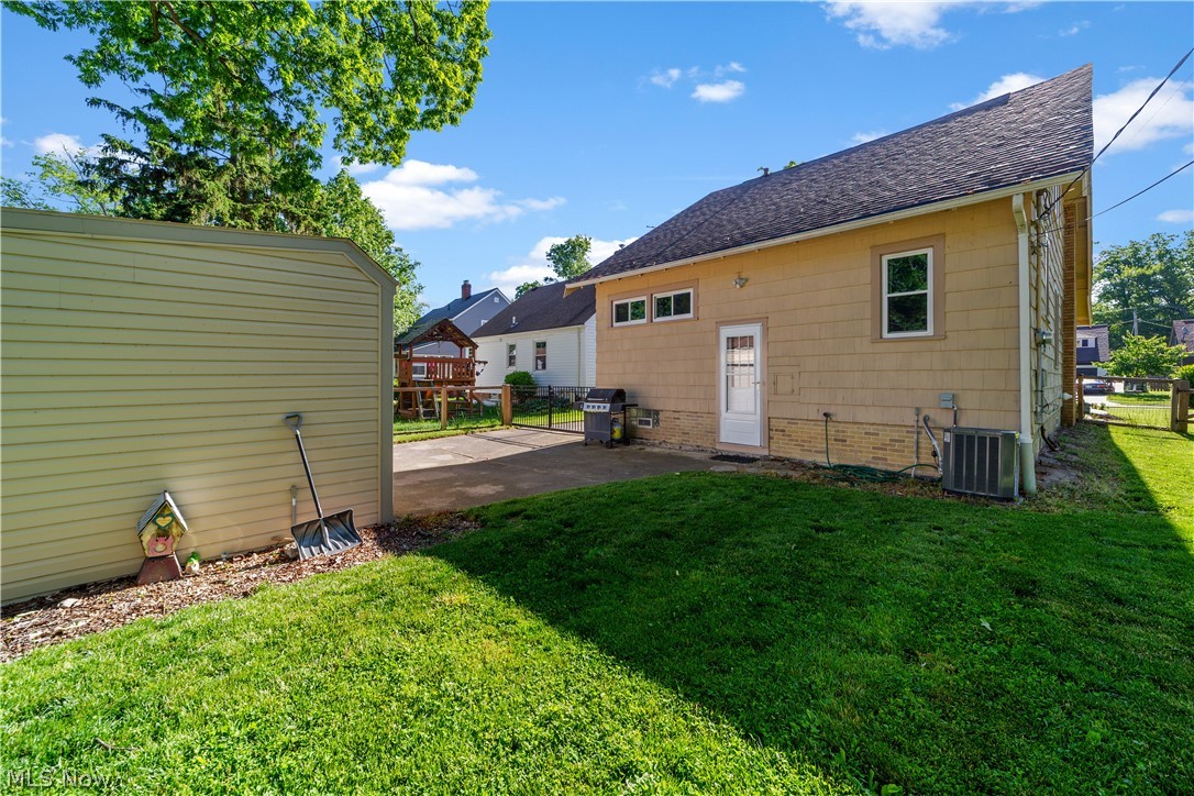 560 Elmwood Road Bay Village OH 44140