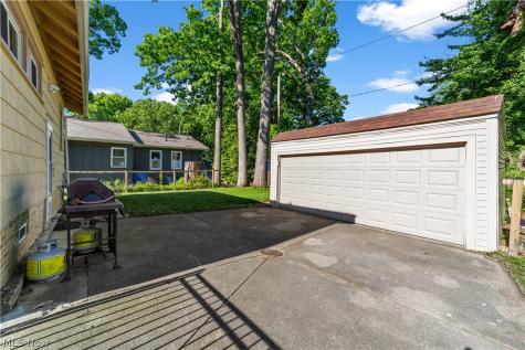 560 Elmwood Road Bay Village OH 44140