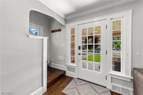 560 Elmwood Road Bay Village OH 44140