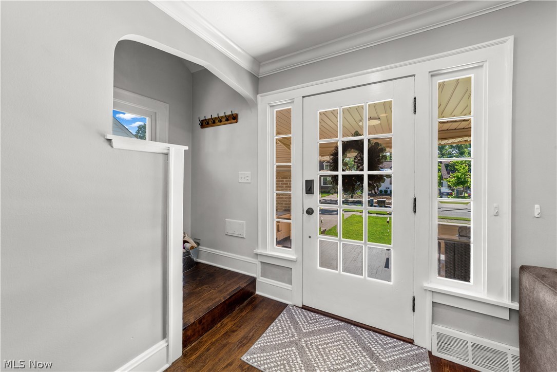 560 Elmwood Road Bay Village OH 44140