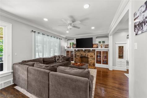 560 Elmwood Road Bay Village OH 44140