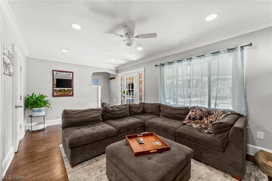 560 Elmwood Road Bay Village OH 44140