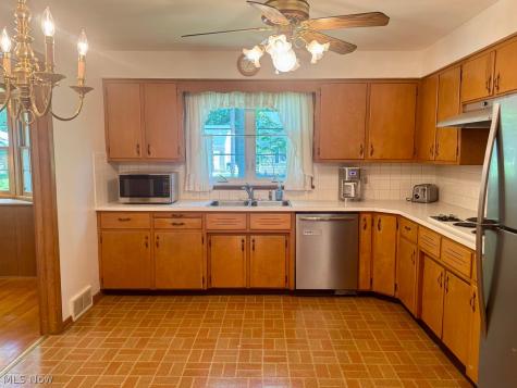 359 Yale Avenue Elyria OH 44035