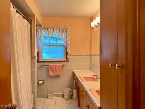 359 Yale Avenue Elyria OH 44035